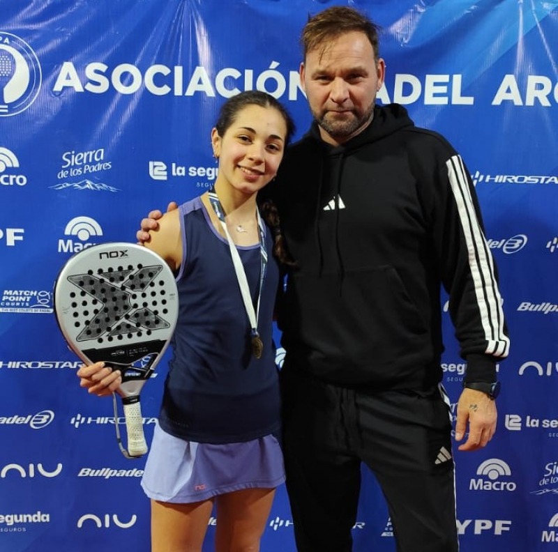 Jazmn Dos Santos volvi a brillar en el selectivo de pdel